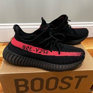YEEZY 350 V2 men’s size 8 women’s 9.5